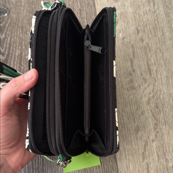 Vera Bradley All in One Crossbody for iPhone 6+ - “Imperial Rose” design - NWT - Picture 5 of 13